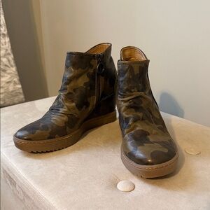 Camouflage Wedge Ankle Boots